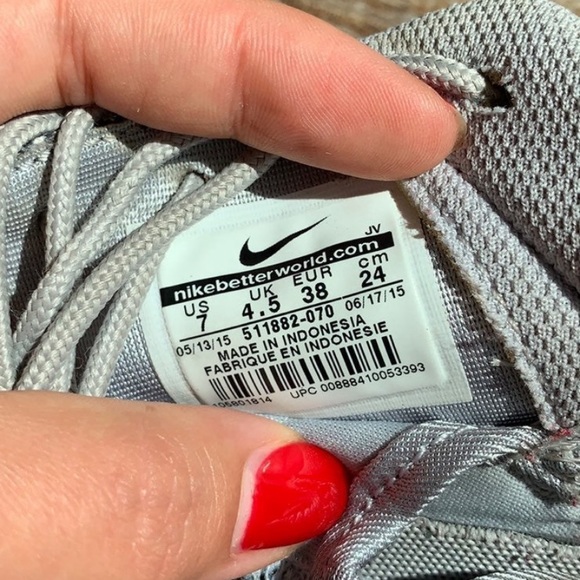 Nike Women's Roshe One Anthracite/Metallic Gold-Wolf Grey 511882-070 - Picture 5 of 6